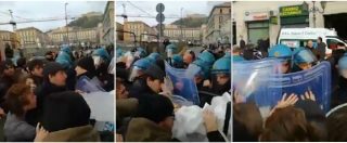 Copertina di Napoli, centri sociali contestano Gentiloni e Calenda. Scontri con la polizia