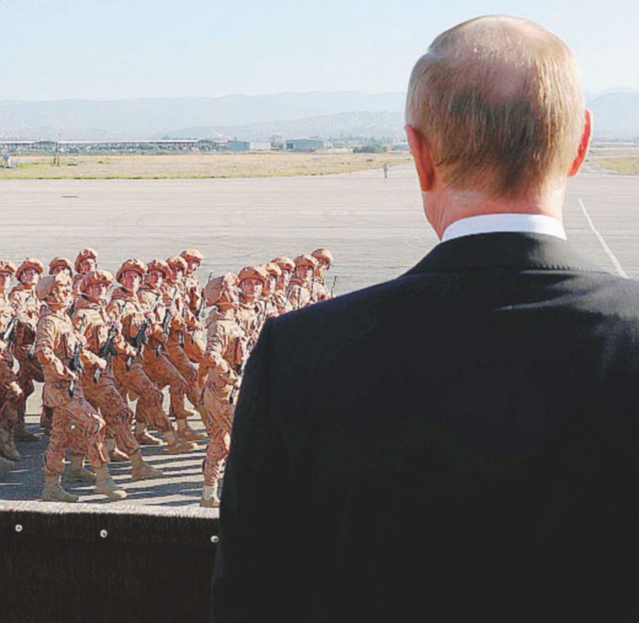 Trent’anni dopo - Putin passa in rassegna le truppe in Siria; il ritiro dell’Armata rossa dall’Afghanistan deciso da Gorbaciov nel 1987 - Ansa Siria, missione compiuta: Putin restituisce al Cremlino l’onore perso in Afghanistan