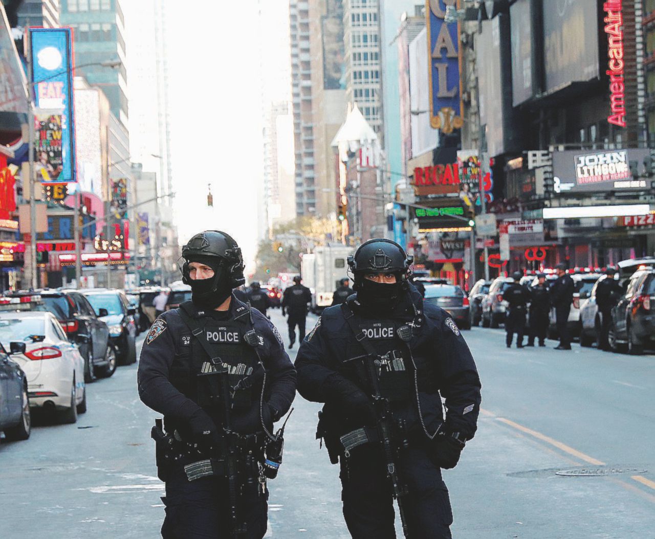 Alta tensione - Unità speciali della polizia in Times Square - Reuters New York, la carriera di Ullah: taxi driver, elettricista e bombarolo ‘fai da te’