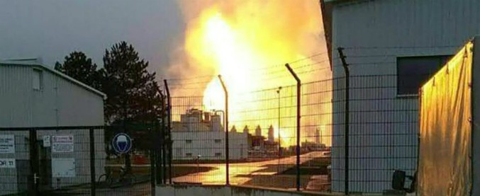 Austria, esplosione in un terminal del gas: un morto e 18 feriti. Calenda: “A rischio forniture, è stato di emergenza”