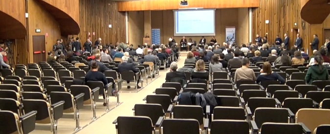 Copertina di Consip, Renzi fa il distaccato: “Seguo vicenda con atteggiamento neutrale e serio”. E alla Luiss fa il vuotone