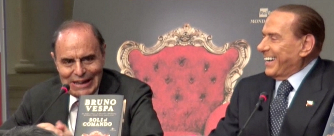 Copertina di Berlusconi non è del tutto convinto che Mussolini fosse un dittatore. Ennesima perla alla presentazione del libro di Vespa
