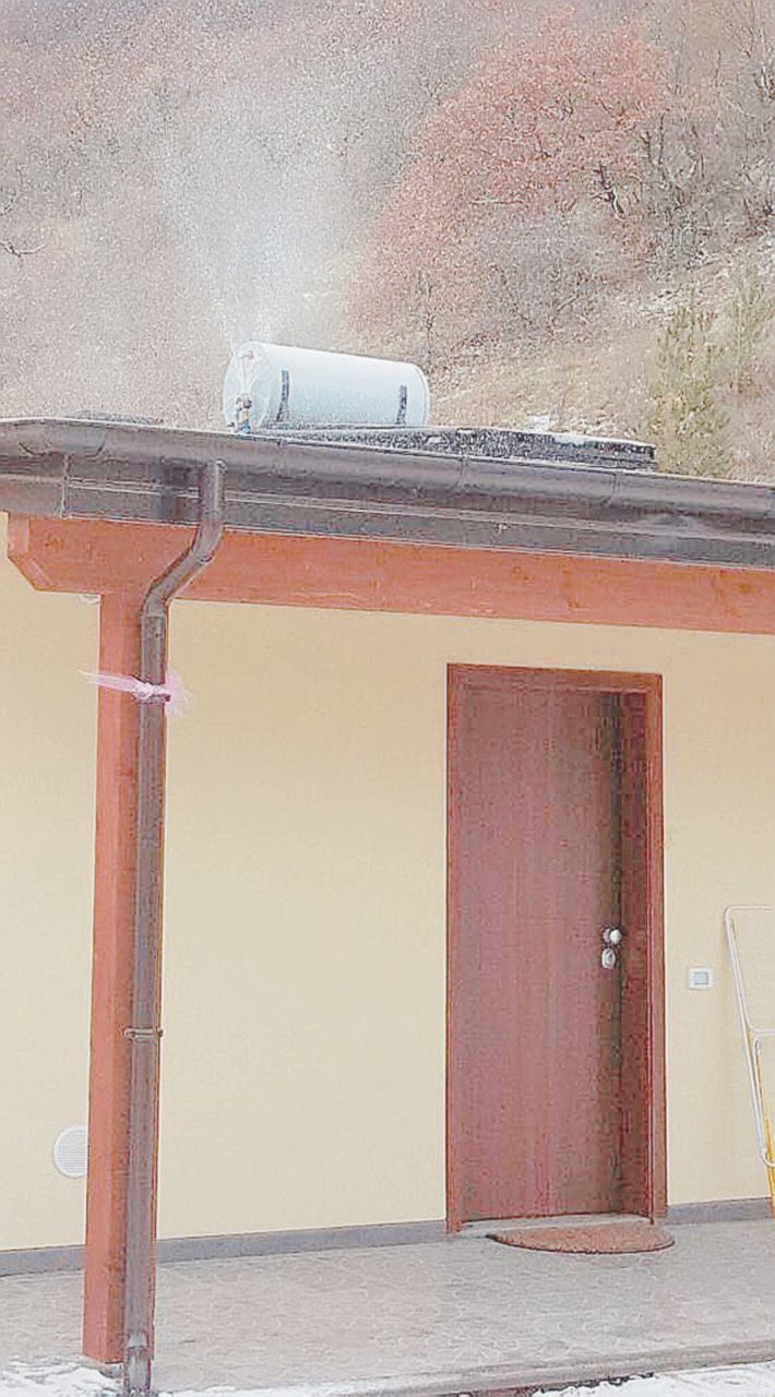 Le casette dei terremotati non reggono: col gelo scoppiano i boiler dell’acqua calda Le casette dei terremotati non reggono: col gelo scoppiano i boiler dell’acqua calda