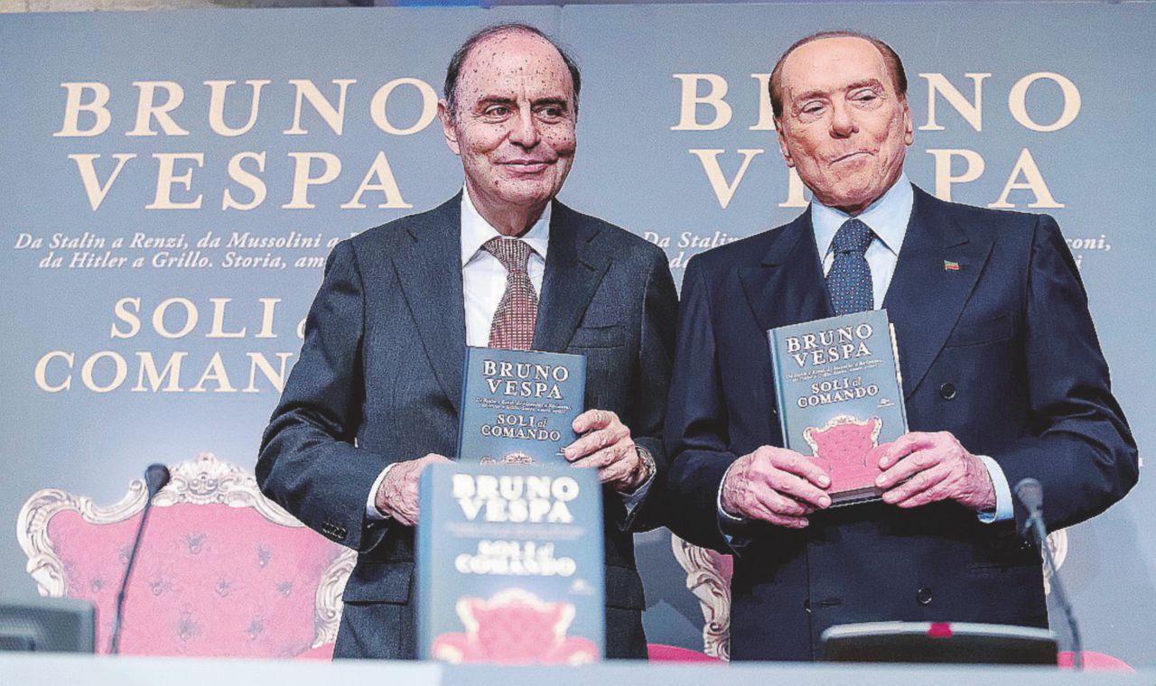 Coppia di fatto - Berlusconi, ieri a Roma, ha presentato per la 22esima volta un libro di Vespa - Ansa Anche a B. piace il governo di Paolo: “Senza vincitori, resta questo e si rivota”