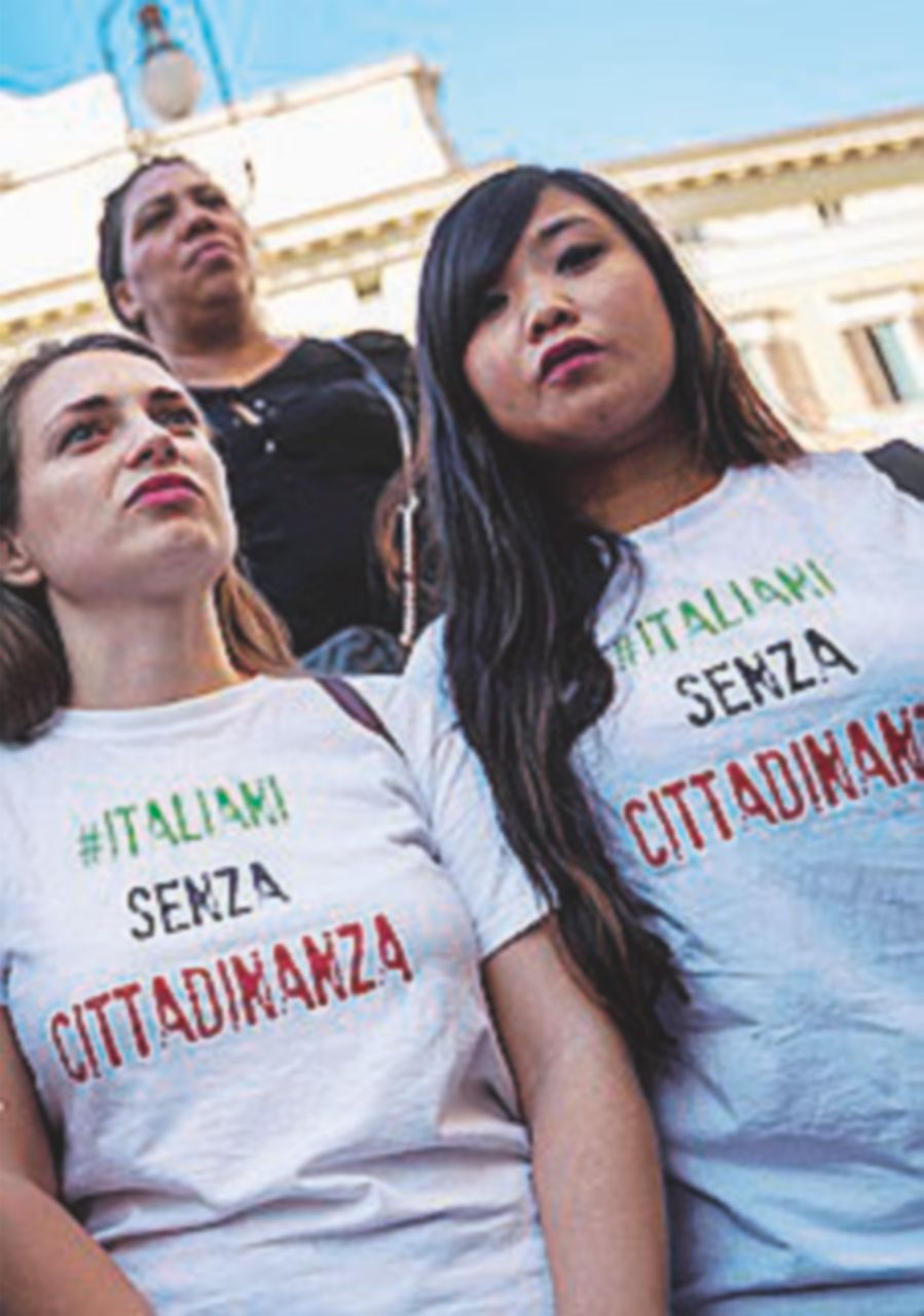 Famiglia cristiana: su Ius soli moderati uguali a Salvini Famiglia cristiana: su Ius soli moderati uguali a Salvini