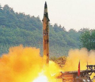 Copertina di Investimenti nelle armi nucleari in aumento: 301 società finanziarie coinvolte, anche banche italiane