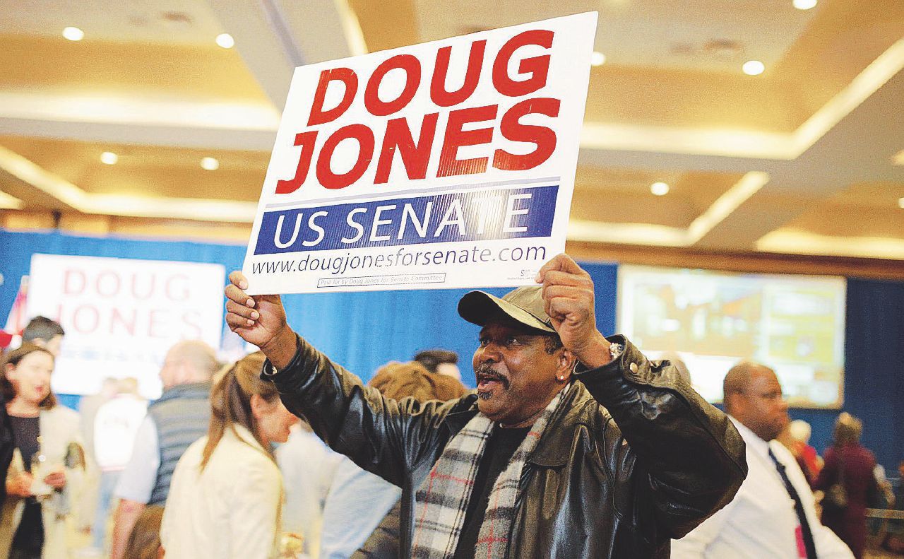 Dopo 25 anni - I Democratici prendono l’Alabama grazie al voto dei neri - LaPresse La nuova marcia di Selma boccia l’uomo di Trump