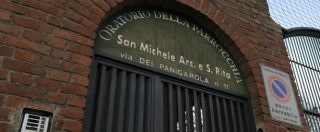 Copertina di Milano, minacce al parroco e violenze: l’oratorio chiude le porte a chi non è tesserato. “Lasciati soli nel degrado”