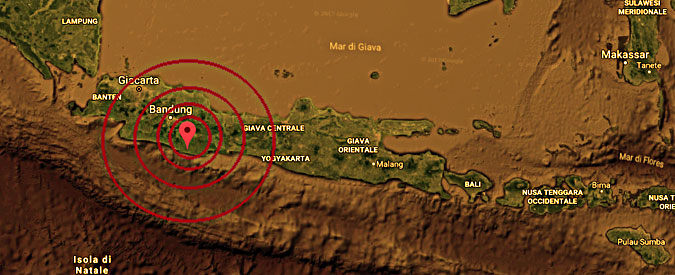 Giava, terremoto di magnitudo 7.3 sull’isola: tre morti e centinaia di edifici danneggiati. Rientrato l’allarme tsunami