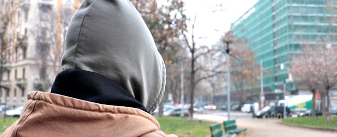 Copertina di Ryanair, parla uno dei piloti italiani: “Turni di 12 ore e ci paghiamo tutto, vi spiego come lavoriamo”