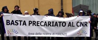 Copertina di Ricerca, la rabbia dei precari in presidio a Montecitorio: “Ho 41 anni, vorrei che il mio Paese mi desse il giusto riconoscimento”