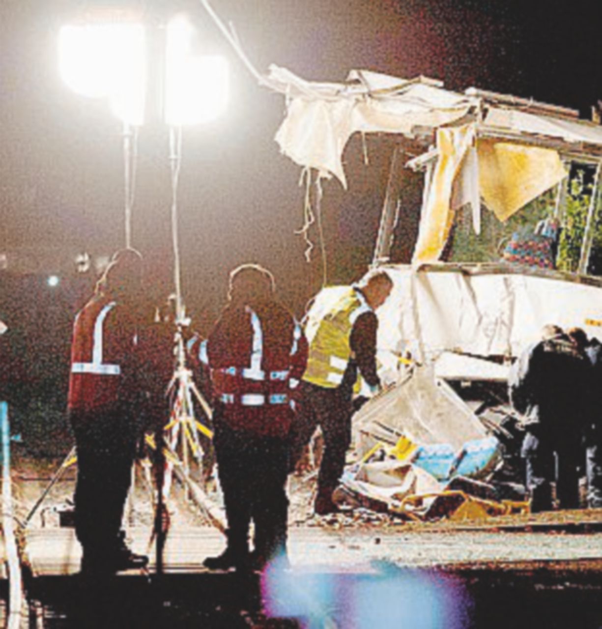 Tragedia - I rilievi a Millas dopo l’impatto - Ansa Quei passaggi a livello come trappole: 163 sono classificati “pericolosi”