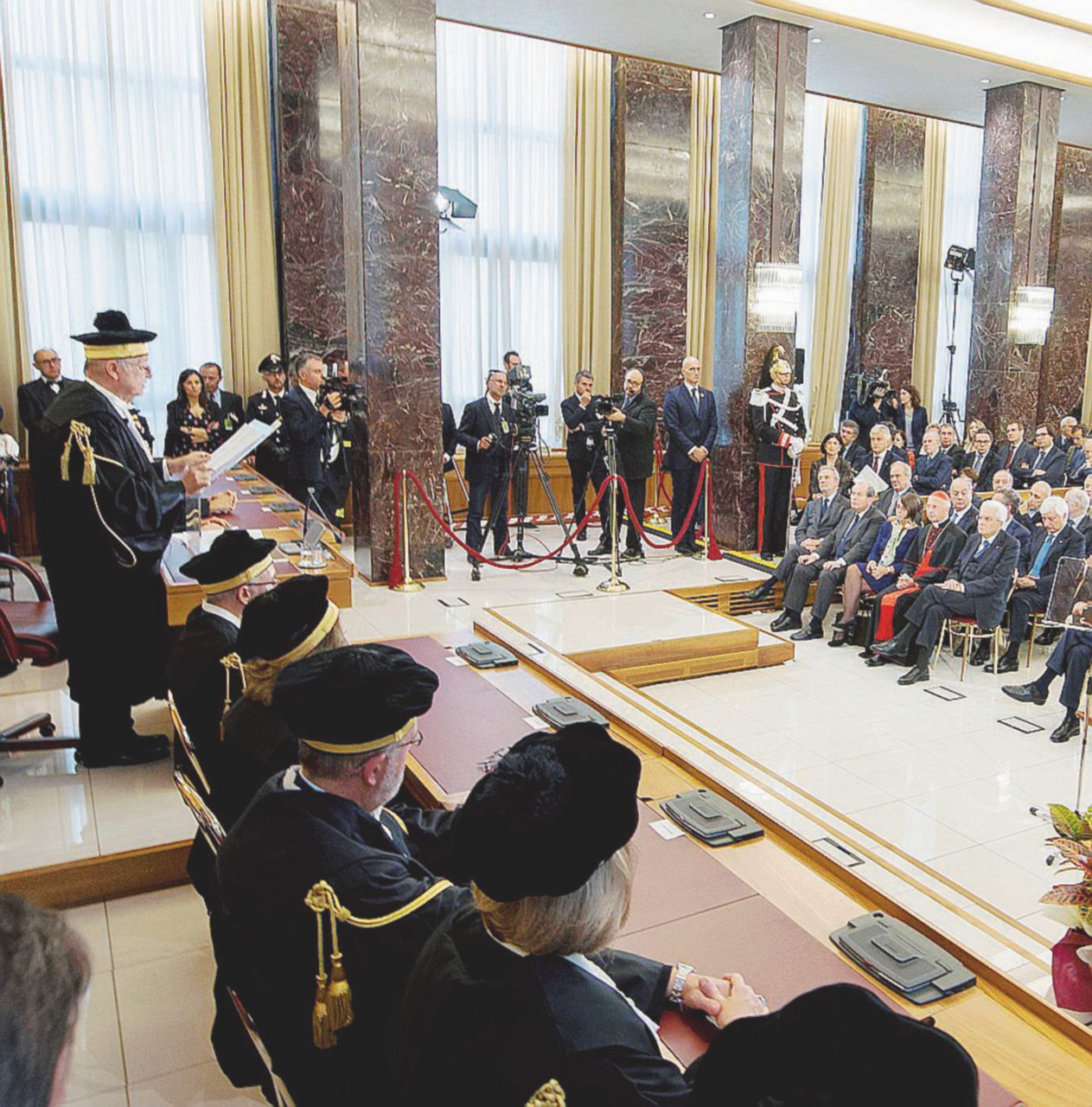 Decide Mattarella - La cerimonia d’insediamento dell’attuale presidente - Ansa Corte dei conti: reggenti in arrivo, Boschi contraria