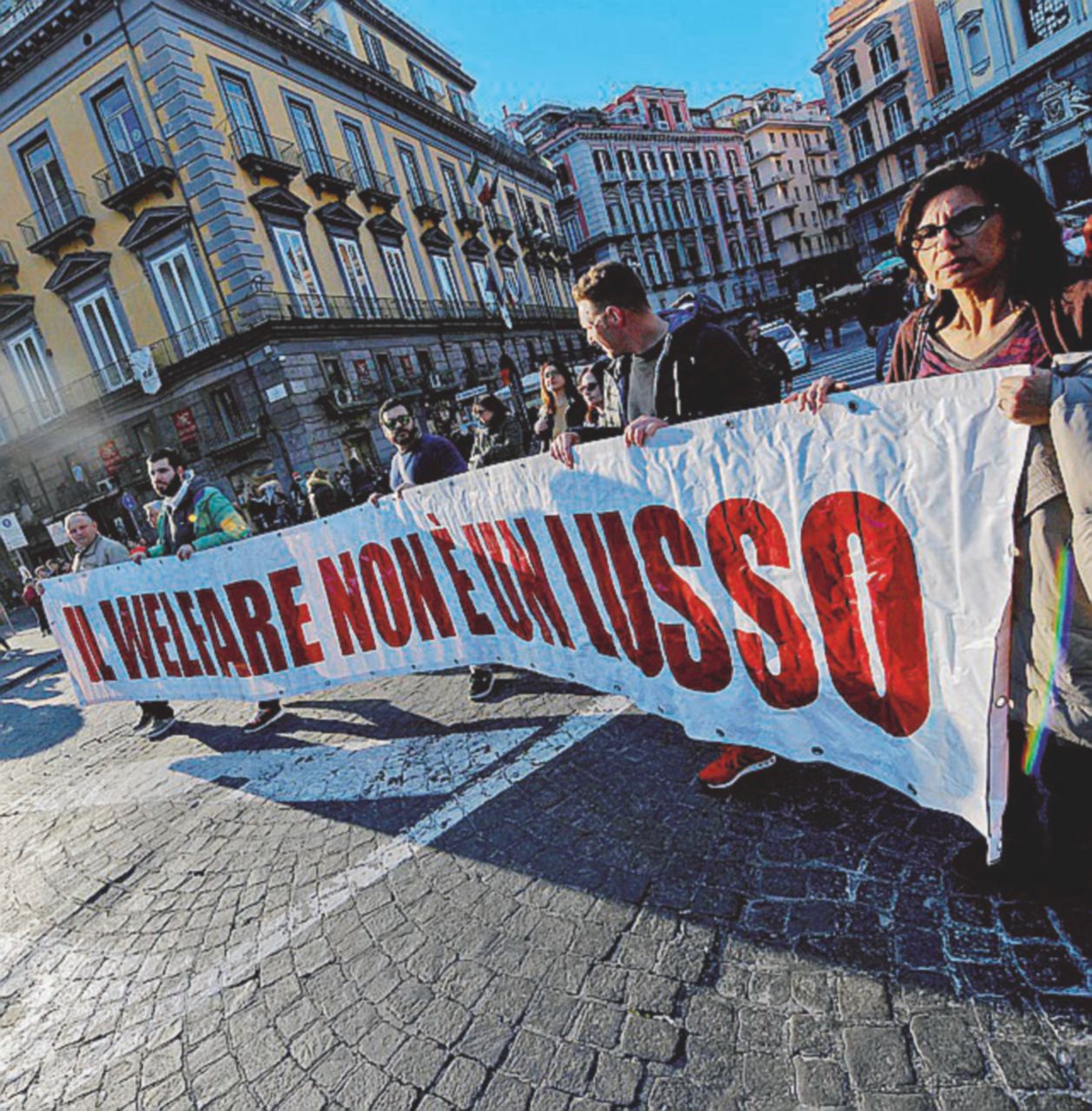 Copertina di La riforma del volontariato spaventa le piccole Onlus