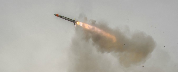 Arabia Saudita: “Intercettato un missile dallo Yemen”. Ribelli Houthi rivendicano: “Obiettivo era il palazzo reale di Riyad”