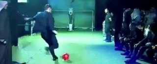 Copertina di Totti e il calcio di rigore contro il portiere robot. L’ex-capitano non si sottrae alla sfida e il match finisce così