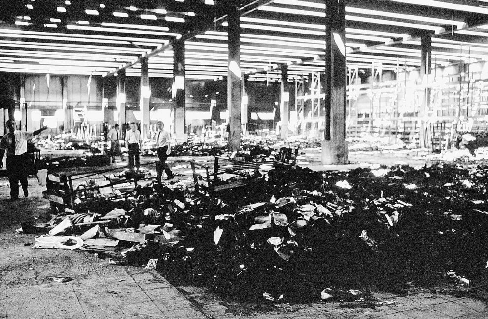 L’incendio che devastò i grandi magazzini Standa, allora di Berlusconi, nel centro di Catania nel gennaio 1990 
