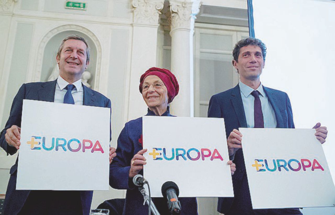 Inizio campagna - leader radicale, Emma Bonino, durante la presentazione di “Ero straniero - l’umanità che fa bene” in Piemonte - Ansa Passa l’aiutino alla Bonino. Meno firme per le liste