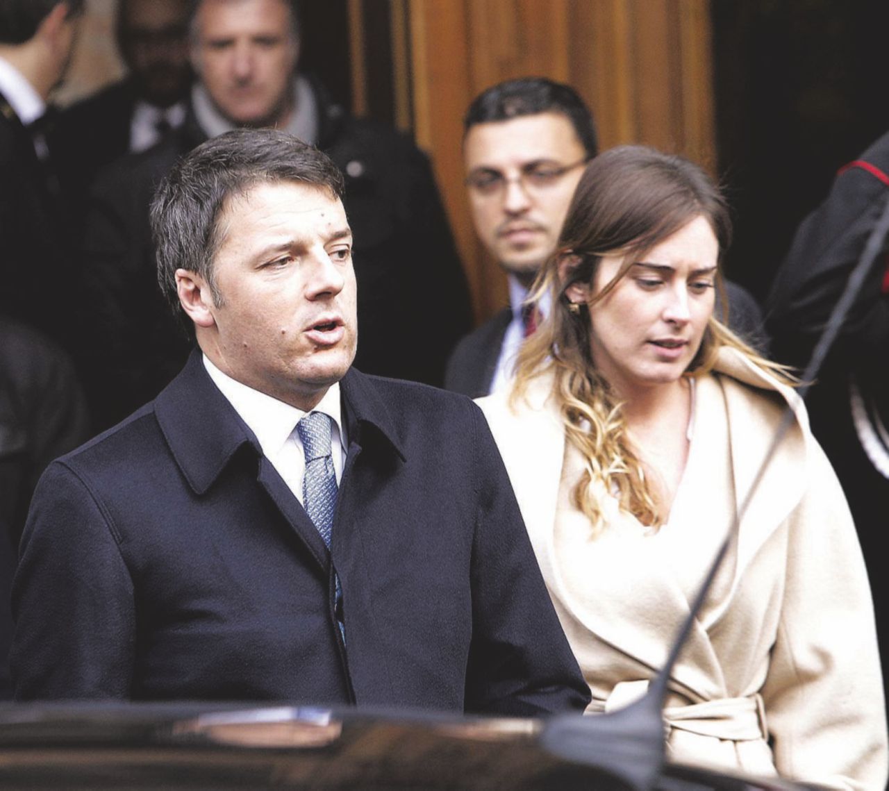 In disgrazia - Matteo Renzi, segretario del Pd, e Maria Elena Boschi, sottosegretaria a Palazzo Chigi - Ansa Ora Renzi spera che Boschi decida di non candidarsi