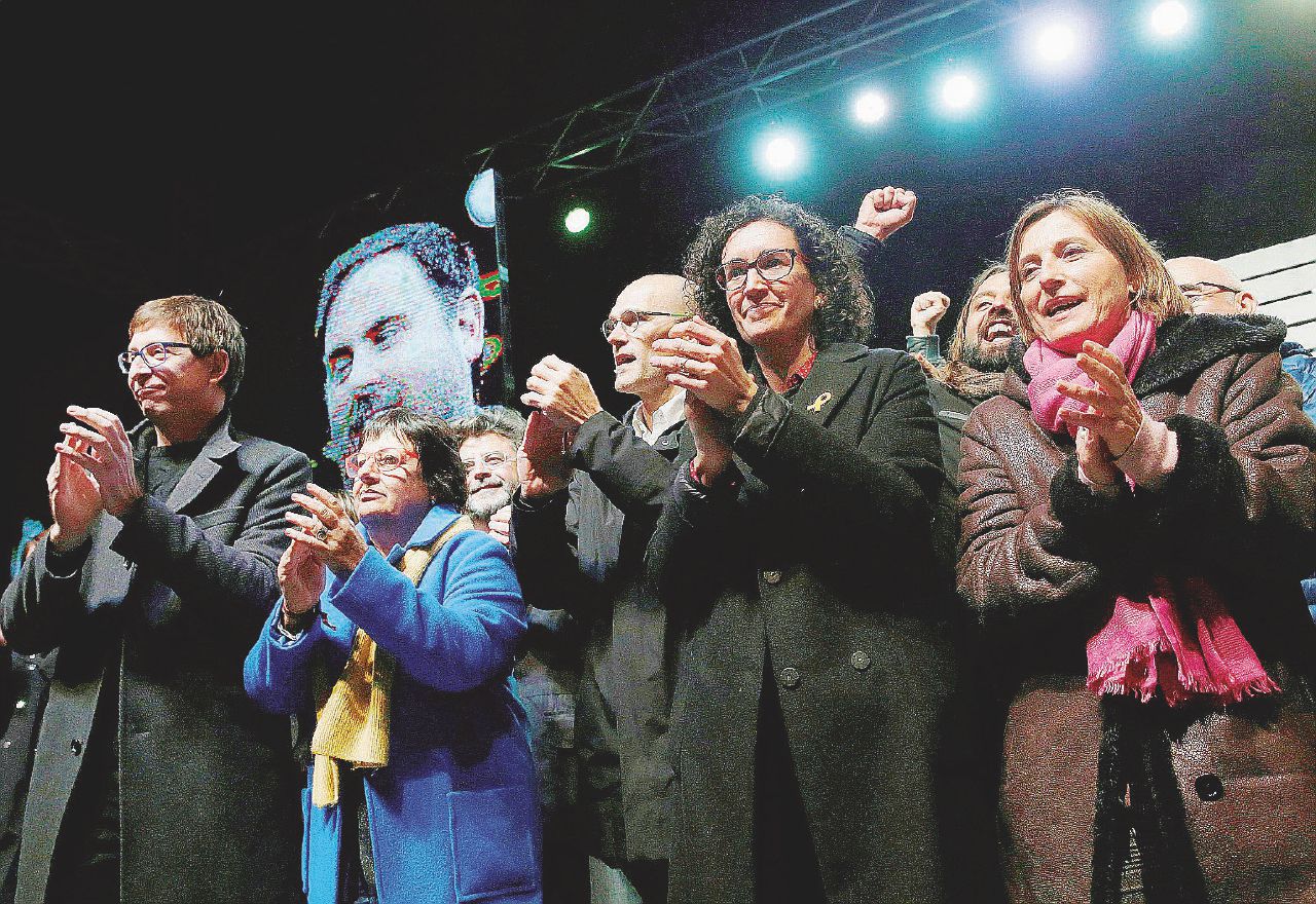Indipendentisti al fotofinish. Marta regina di Barcellona? Indipendentisti al fotofinish. Marta regina di Barcellona?