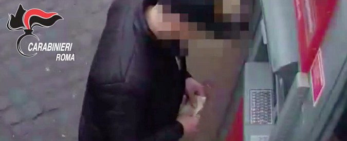 Copertina di Roma, avevano manomesso un bancomat in piazza di Spagna. Ecco il trucco usato dalla banda dei bulgari