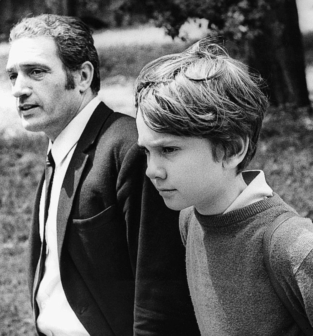 Le ultime volontà - il figlio maggiore Sean Hepburn Ferrer nel 1972 all’uscita di scuola. Gioie e dolori dell’eredità di Audrey, l’immortale