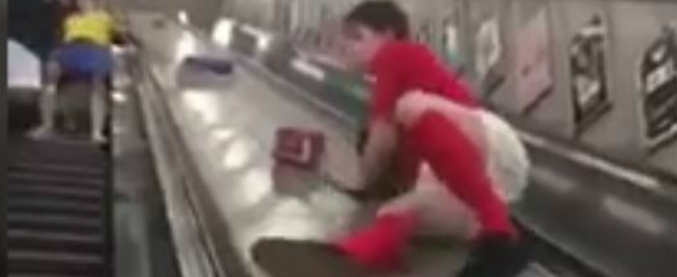 Copertina di Che dolore! La discesa è troppo veloce per pentirsi di aver preferito lo ‘scivolo’ alle scale mobili