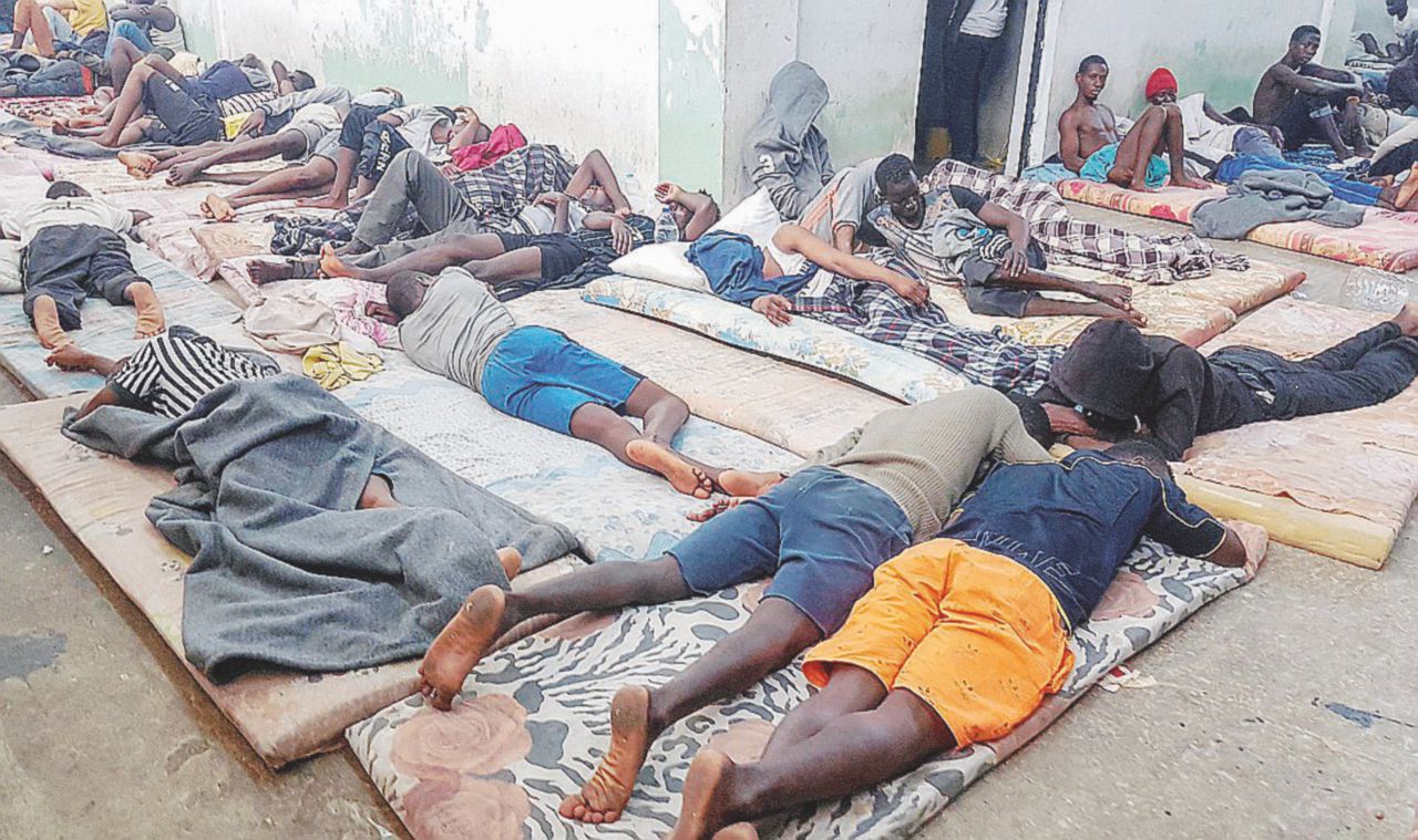 “Condizioni disumane” - Centro di detenzione a Zawiya, 30 chilometri da Tripoli - Ansa Ora le Ong in Libia accudiranno i profughi assieme al governo