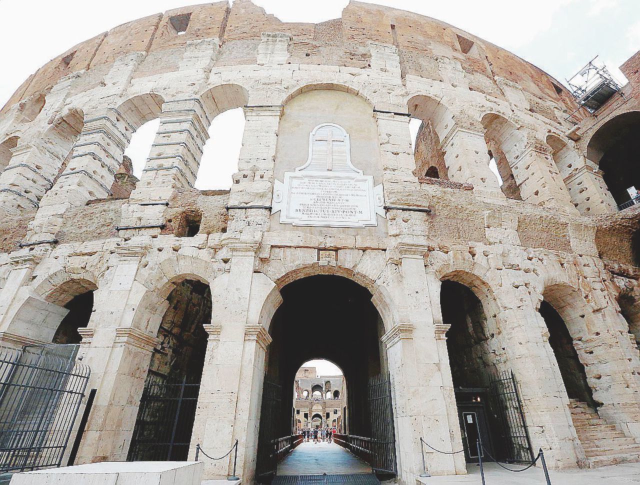 Copertina di “Hai affittato il Colosseo? Ora devi pagare il conto”