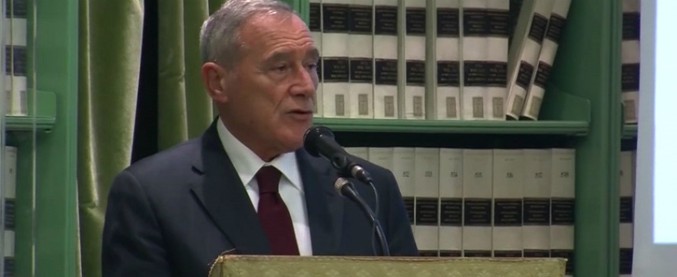 Copertina di Grasso: “L’elevata affluenza a referendum del 2016 dimostra l’attaccamento dei cittadini alla Costituzione”