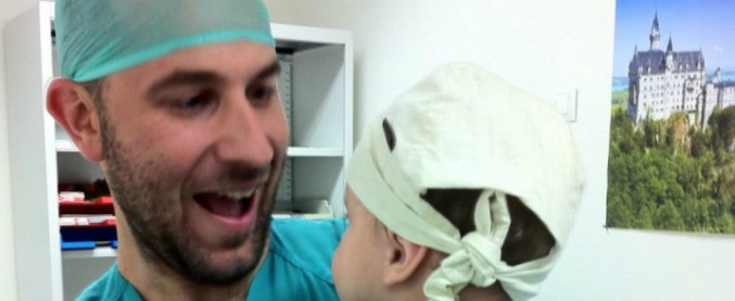 Copertina di Chirurgo a Valencia: “In Italia devi aspettare i 40 anni per entrare in sala operatoria”