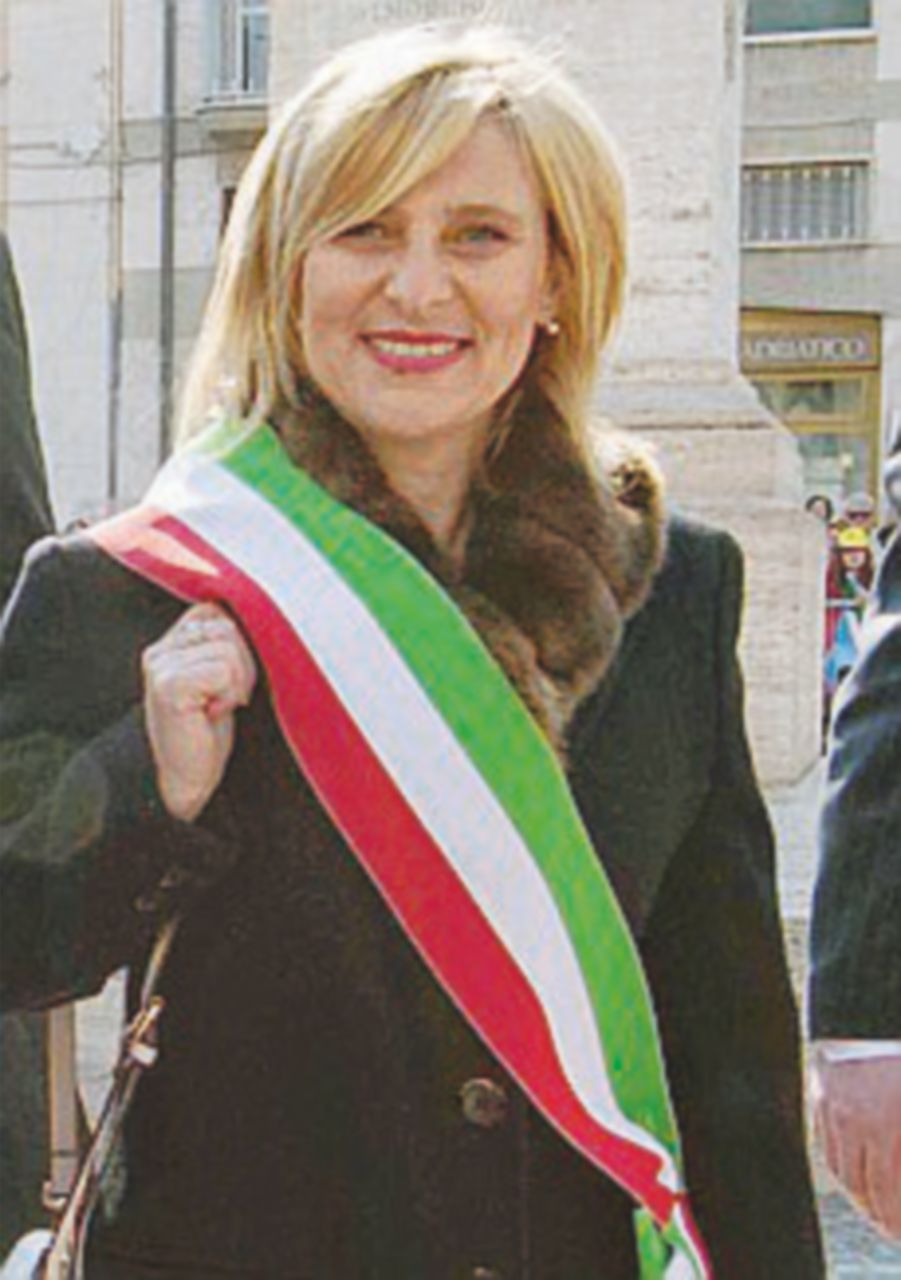 Centrale Snam: 22 sindaci consegnano la fascia a Gentiloni Centrale Snam: 22 sindaci consegnano la fascia a Gentiloni