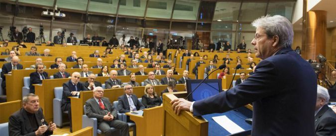 Copertina di Gentiloni: “Governo non ha tirato a campare. Capitolo diritti incompiuto. Commissione Banche? Legittima, ma non utile”