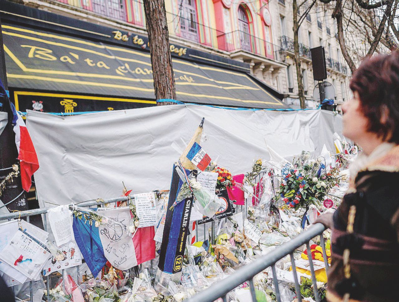 Dolore che non passa - Il Bataclan dopo la strage del 13 novembre 2015: all’interno del club morirono 90 persone - Ansa Il dolore non è fiction: rivolta contro la “serie” sul Bataclan