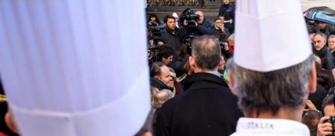Gualtiero Marchesi, i funerali a Milano. Tanti gli chef presenti, Davide Oldani: “È stato lo Steve Jobs della cucina”