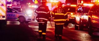 Copertina di New York, incendio nel Bronx: almeno 12 morti. Di Blasio: “Il più tragico degli ultimi 25 anni”