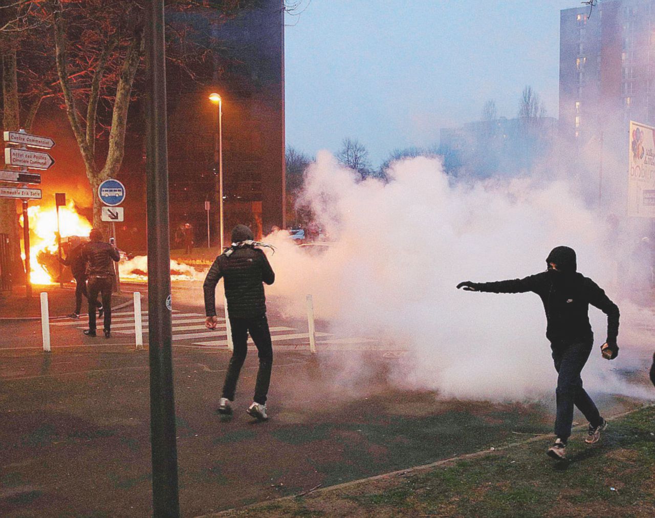 Non è Gaza - Scontri a Bobigny e Mathieu Kassovitz - Ansa/LaPresse Polizia nelle banlieue e retate: quel che resta è ancora “L’odio”
