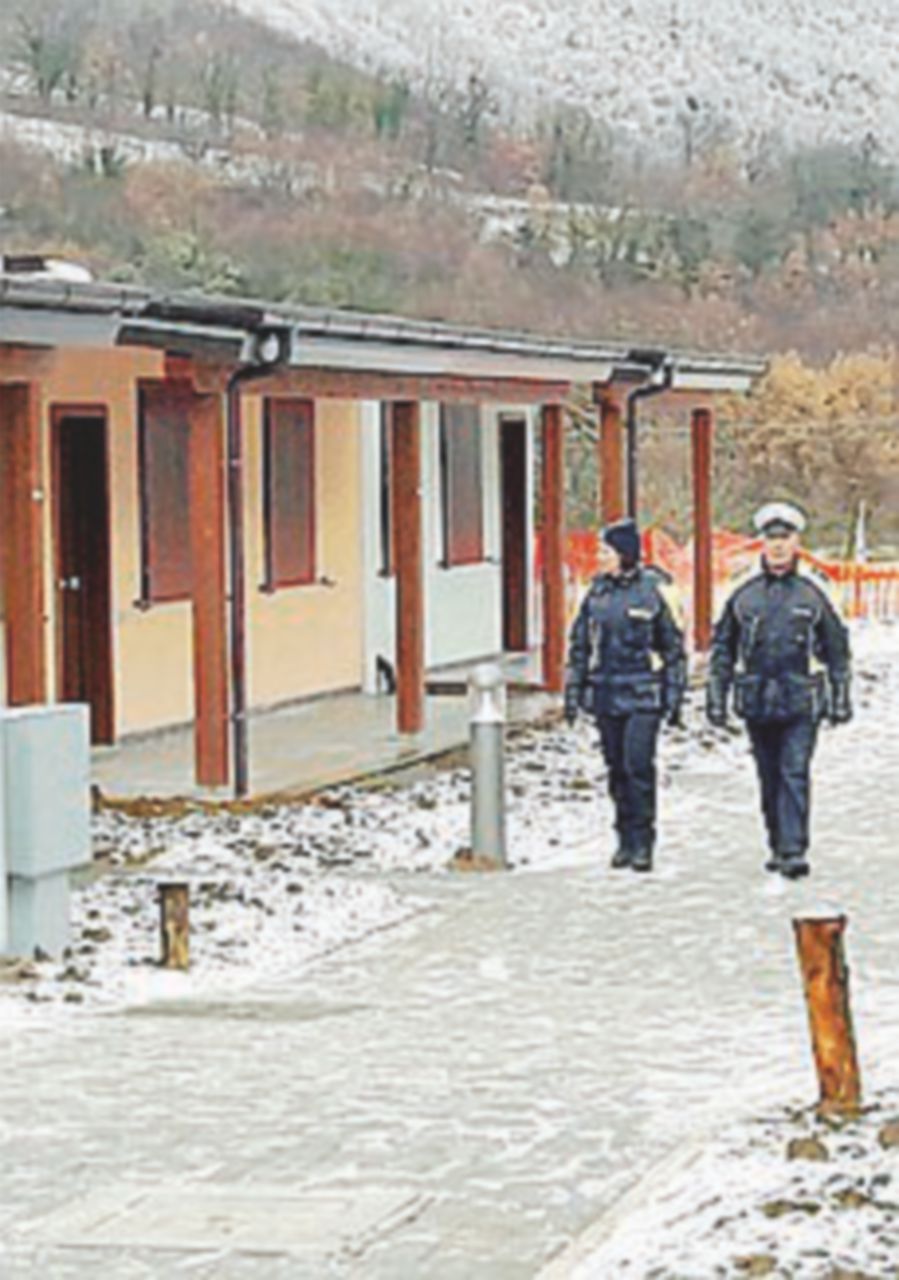 Sindaco di Sarnano: “9 case in arrivo, resta amarezza per ritardi” Sindaco di Sarnano: “9 case in arrivo, resta amarezza per ritardi”