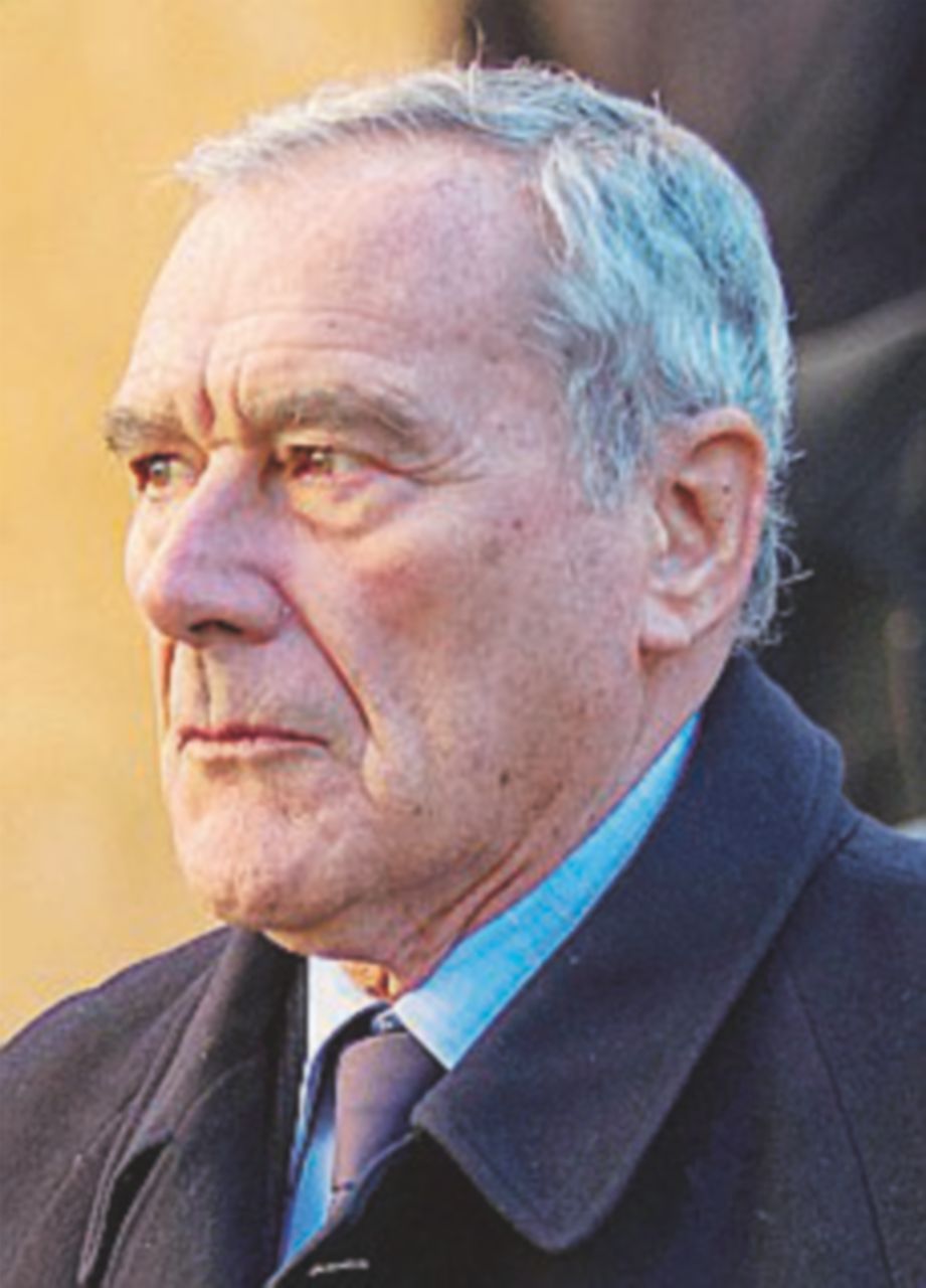 I renziani su Grasso: “È vero che prende più di 240mila euro?” I renziani su Grasso: “È vero che prende più di 240mila euro?”