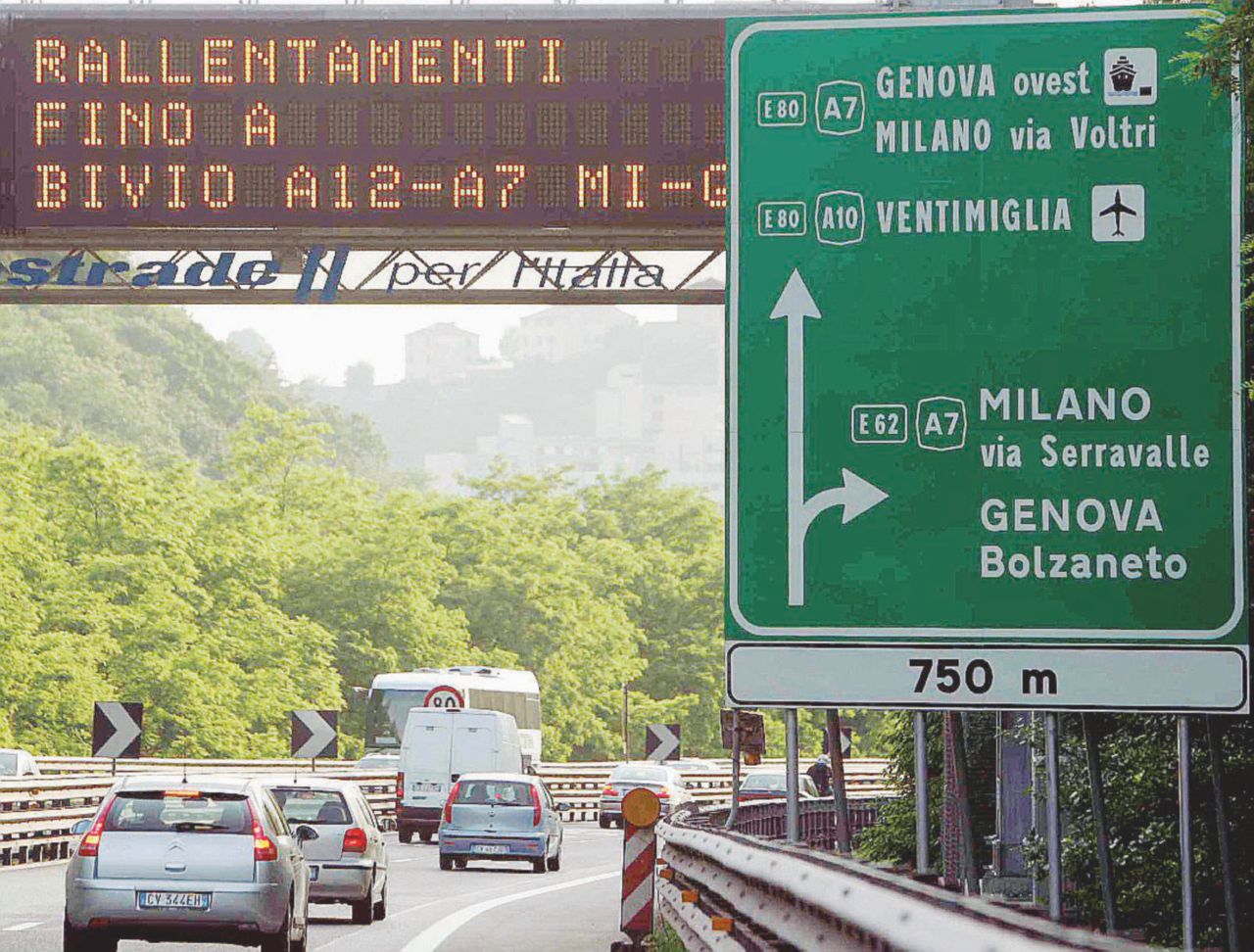 Autostrade, Delrio ci spieghi i rincari più assurdi di sempre Autostrade, Delrio ci spieghi i rincari più assurdi di sempre