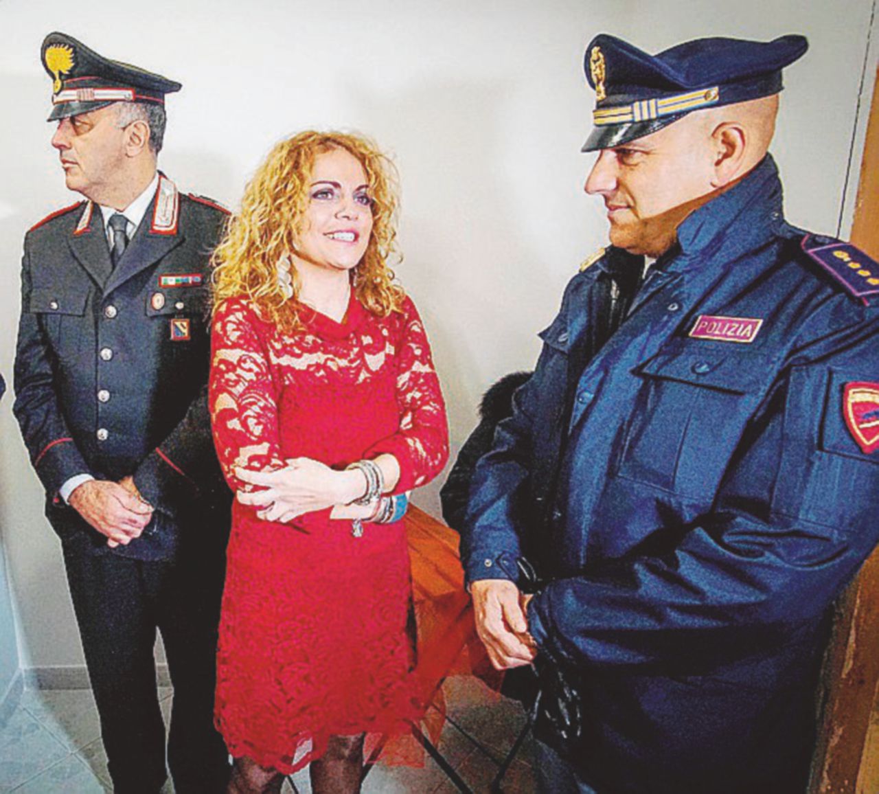 Uccisero il marito, lei vive nella casa del clan Uccisero il marito, lei vive nella casa del clan