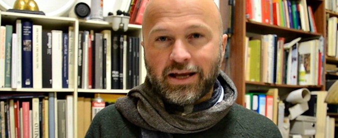 Copertina di Università, la vita sul treno del docente a contratto: “Quattro corsi in tre atenei” per 10mila euro l’anno