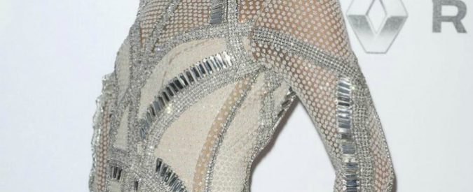 Paris Hilton si sposa: il suo “sì” a Chris Zylka con un anello da due milioni di dollari. Il video della proposta di nozze