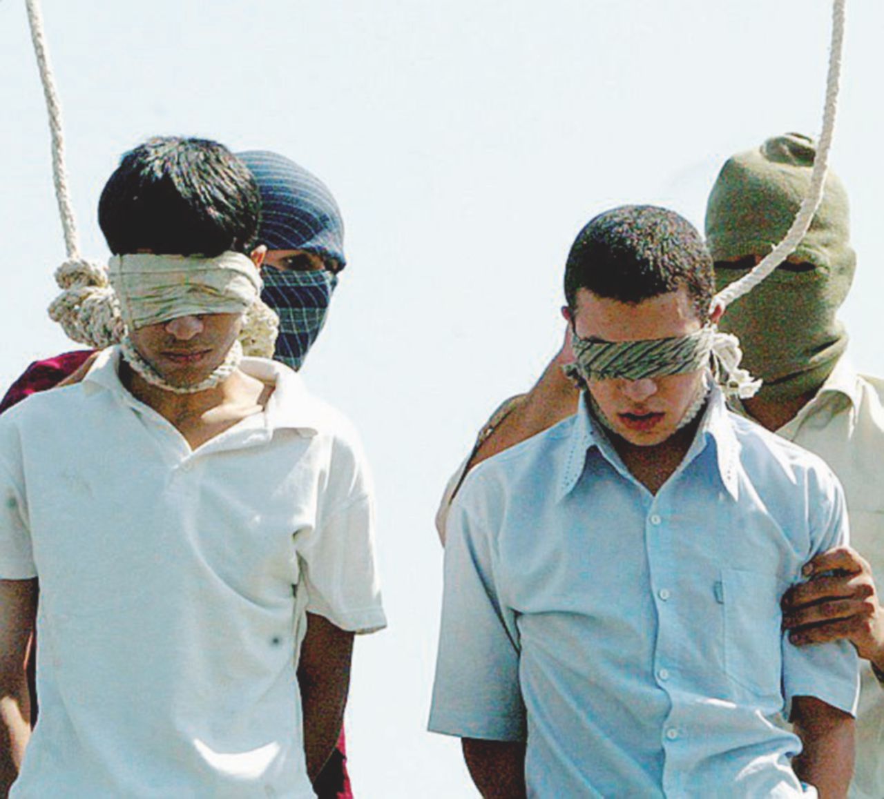 Copertina di Narcos, giornalisti, oppositori: cappio per tutti