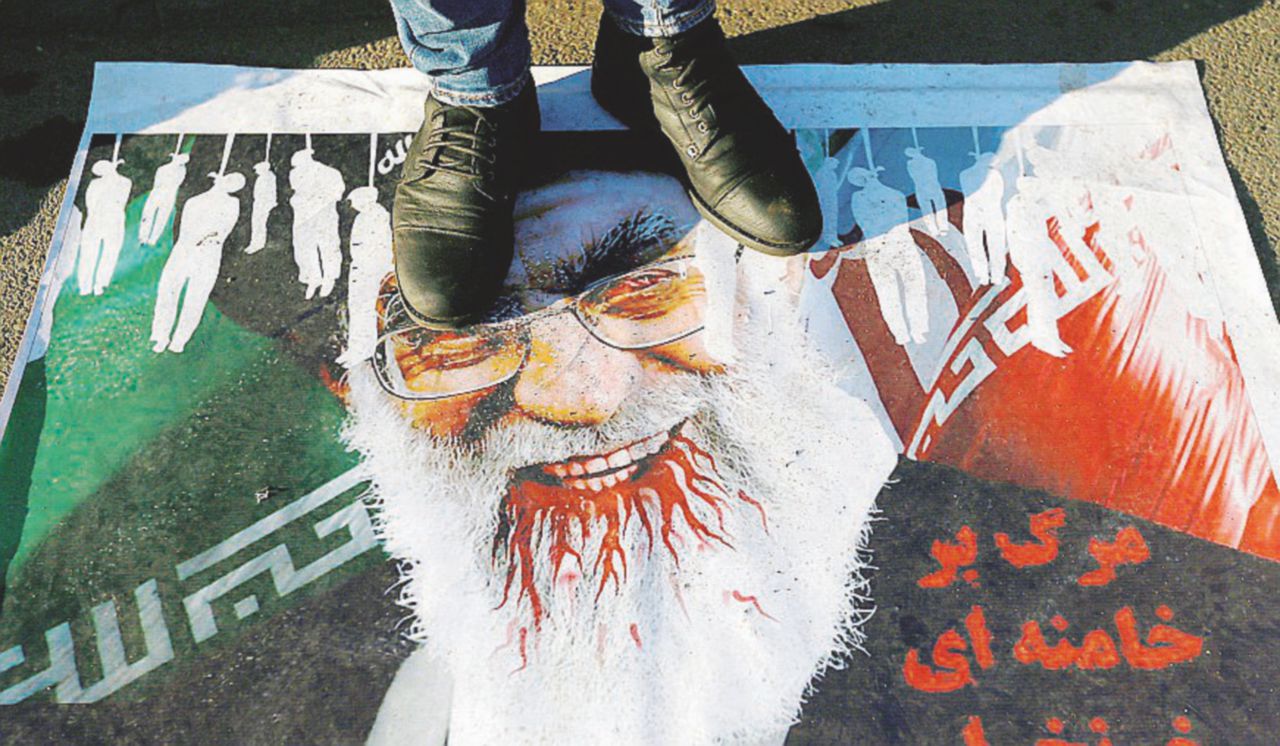 Copertina di Altro che rivolta, è colpa di Ayatollah Mike