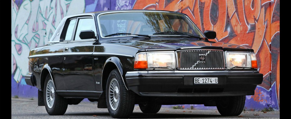 Copertina di La Volvo 262C di David Bowie venduta all’asta per 180 mila euro – FOTO