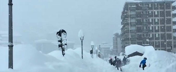 Copertina di Maltempo in Val d’Aosta: Cervinia sepolta da due metri di neve
