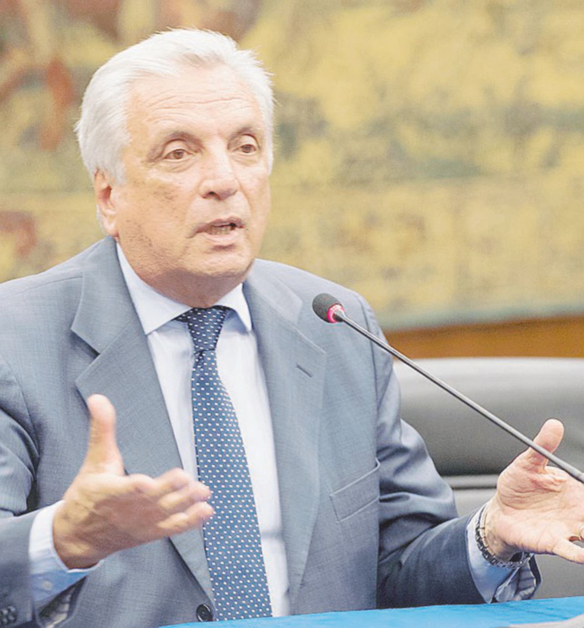 Copertina di Diaconale, il candidato “fantasma” di FI: “Sparate da irresponsabili per fini elettorali”