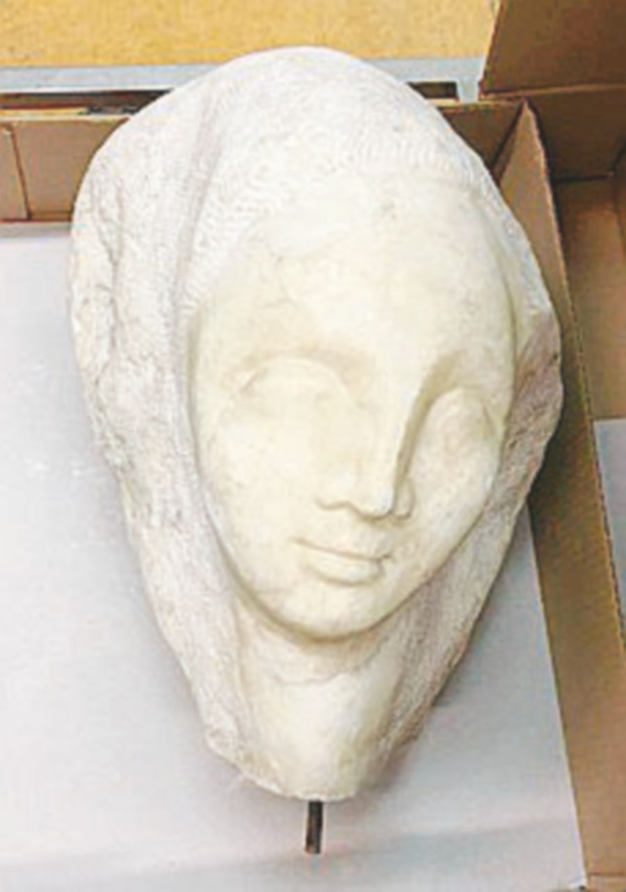 La testa di una statua abbandonata nell’“acqua alta” La testa di una statua abbandonata nell’“acqua alta”