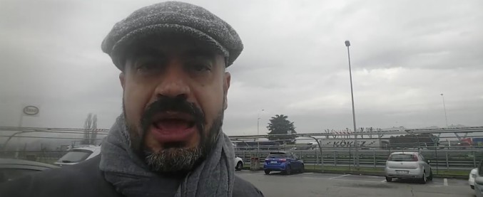 Copertina di Elezioni, Paragone (M5S) inizia la campagna elettorale dall’autostrada: “Altro che sacchetti: occhio ai rincari delle tariffe”